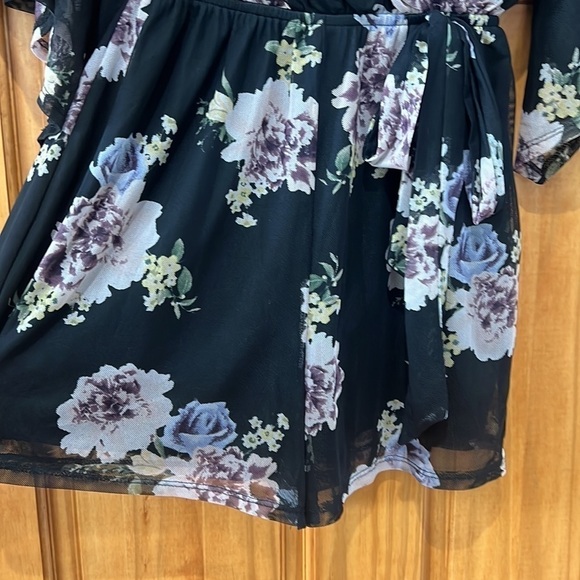 Charlotte Russe Floral Romper Shorts - Size Extra Small - Picture 4 of 6